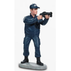 STATUETTE POLICIER AVEC FLASHBALL