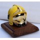 CASQUE F1 JAUNE SUR SOCLE EN BOIS