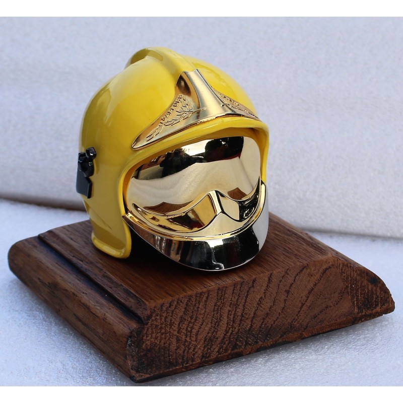 CASQUE F1 JAUNE SUR SOCLE EN BOIS