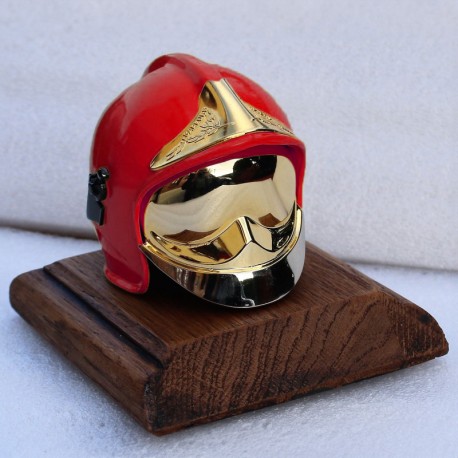 CASQUE F1 ROUGE SUR SOCLE EN BOIS