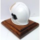 CASQUE F1 BLANC SUR SOCLE EN BOIS