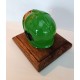 CASQUE F1 VERT SUR SOCLE EN BOIS