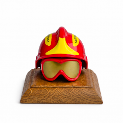 CASQUE F2 ROUGE SUR SOCLE EN BOIS