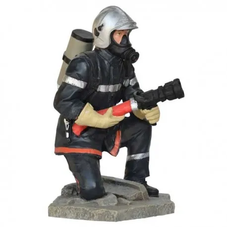 Statuette Sapeur-Pompier avec lance à incendie