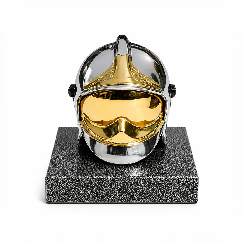 Casque F1 sur socle en métal