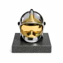 Casque F1 sur socle en métal