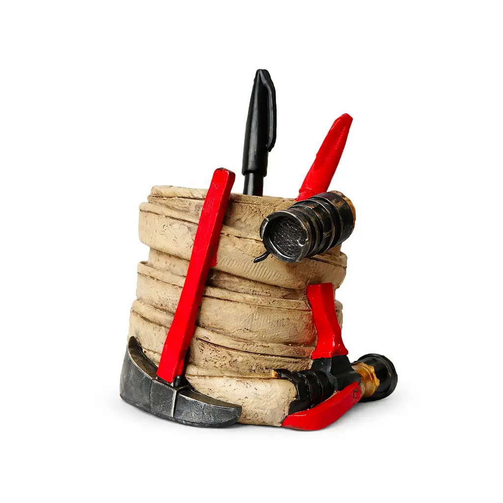 Pot à crayons lance à incendie