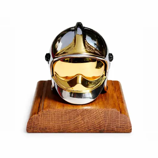 [SOCF1B] Casque F1 sur socle en bois