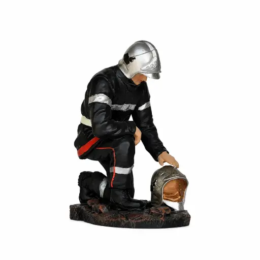 [POM101] Statuette Pompier en recueillement